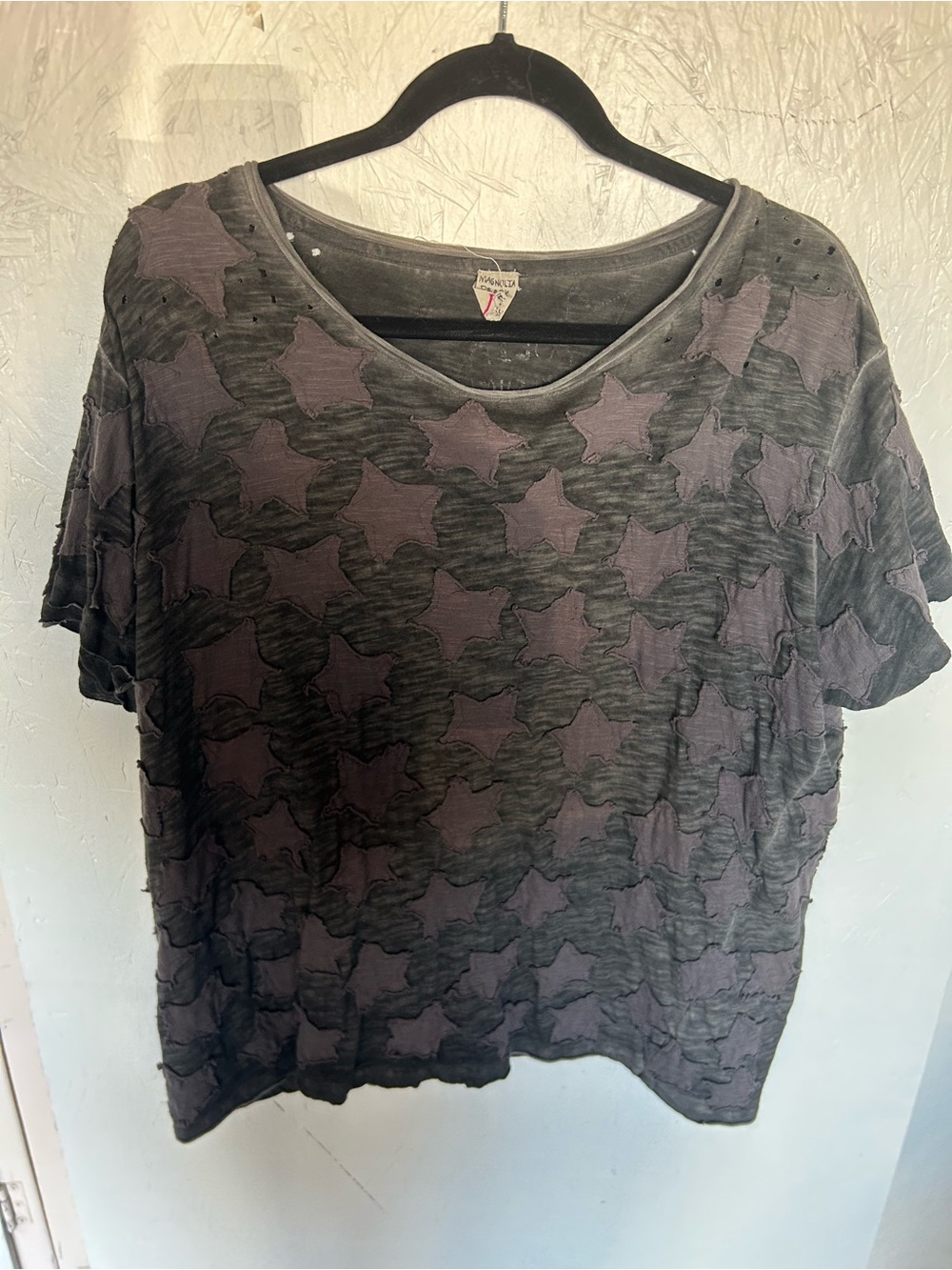 Magnolia Pearl Short Sleeve Star Appliqué Tee - Black and Charcoal
